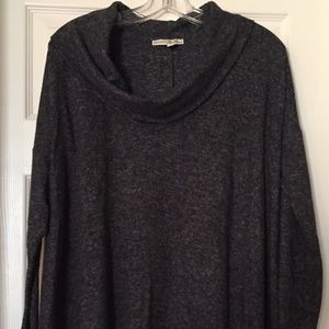 Express One Eleven Cowl Neck, Shark Bite Top XS/S